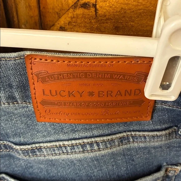 Lucky Brand Light Blue Denim Mid Rise Bootcut Jeans Size 8/29 - Picture 4 of 7